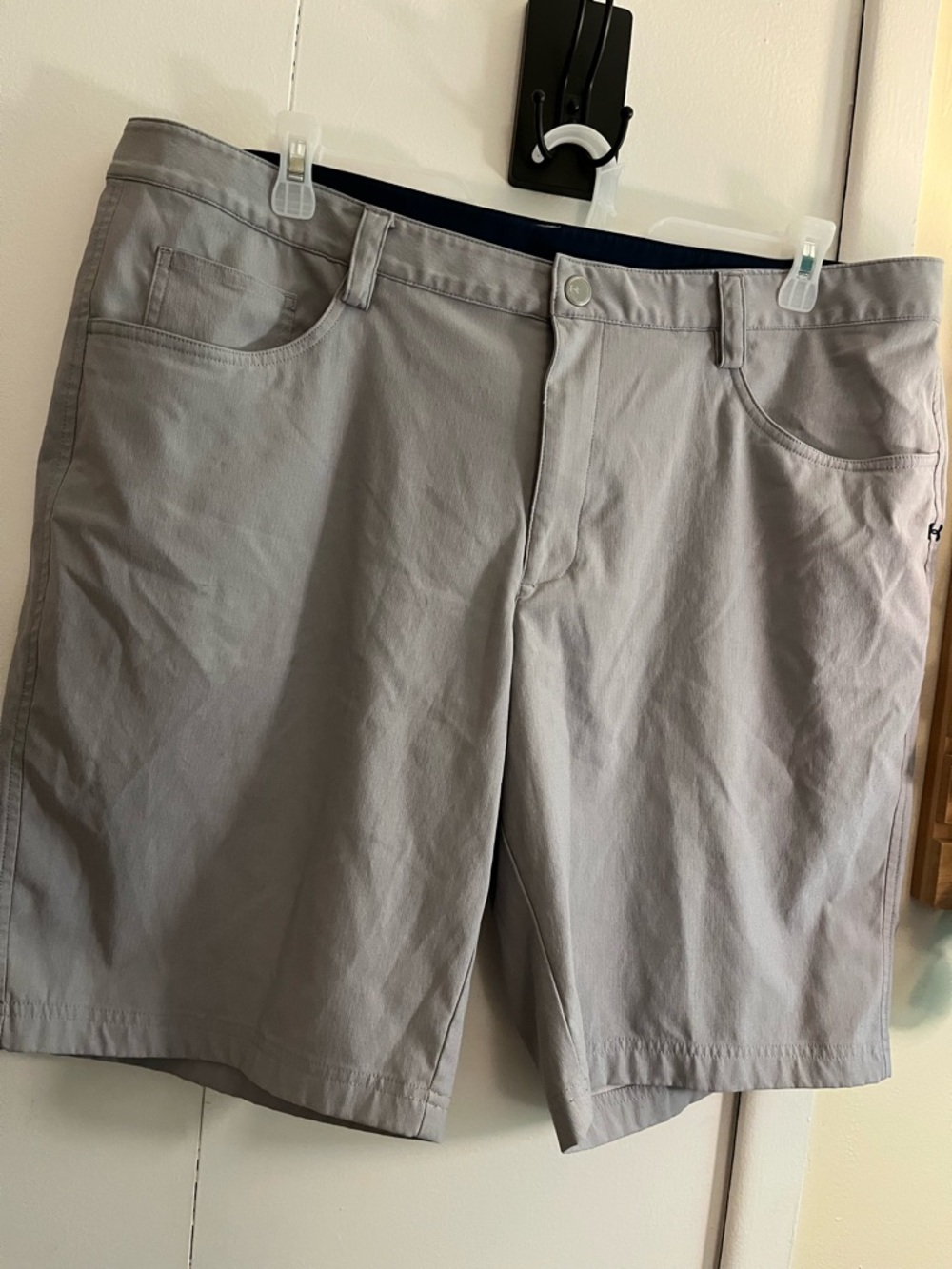 Under Armour Men's Gray Flat-Front Performance Shorts